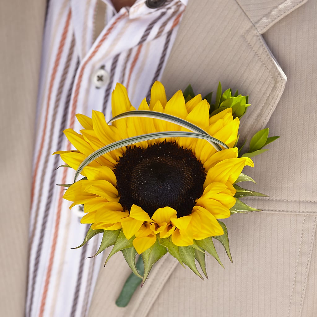Free Spirit Boutonniere – Gathered Blooms By Emily, Fairburn GA