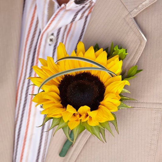 Free Spirit Boutonniere –  Gathered Blooms By Emily, Fairburn GA
